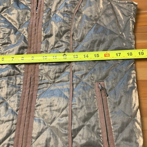 Chico’s  Bronze & Brown Lightly Padded Vest w Pockets, Nice Sheen to Fabric - Picture 9 of 16